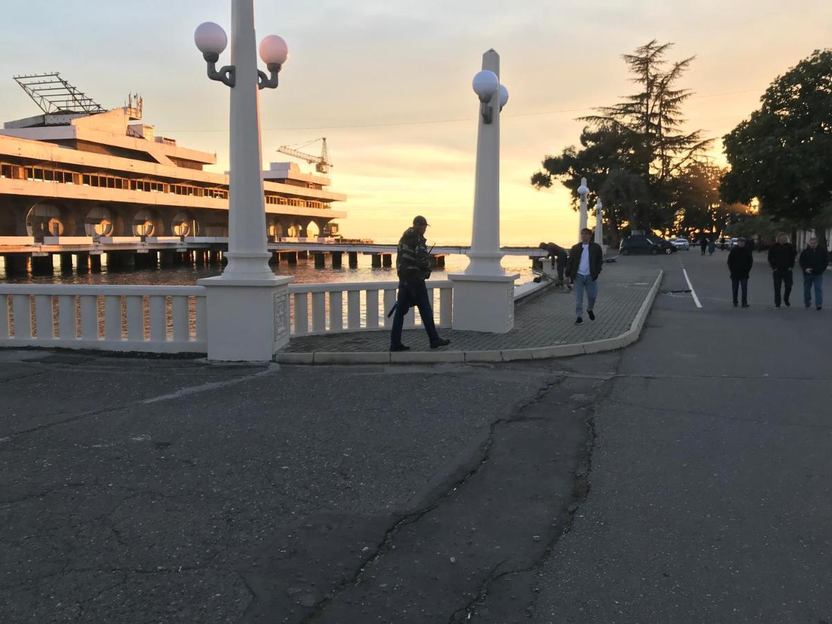 Гавань Hotel Szuhumi Kültér fotó